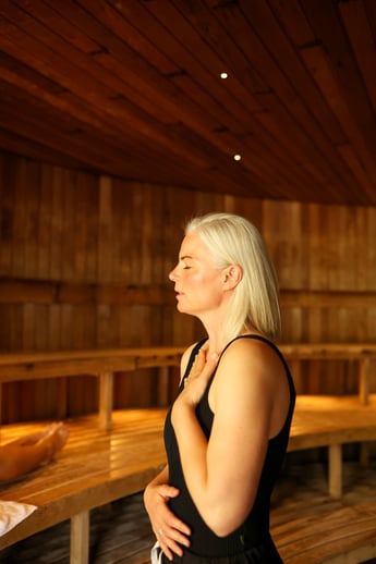 A Aufguss master doing Sauna Aufguss